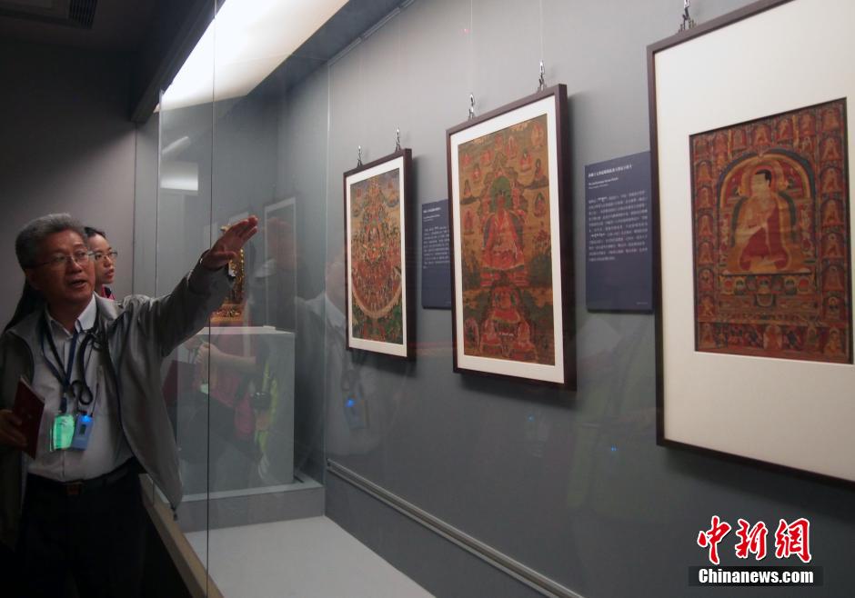 台北故宫展出《龙藏经》等逾百件珍贵藏传佛教文物