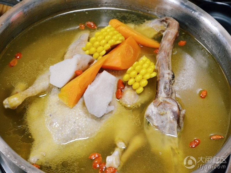 鸡鸭汤锅讲究一个鲜，这个寒冷的冬天你值得拥有！