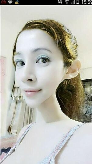 “蛇精妈”PS出细腰筷子腿！磁砖歪到不忍直视