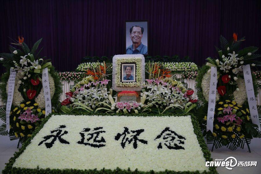 送别陈忠实 遗体告别仪式今日上午举行(组图)