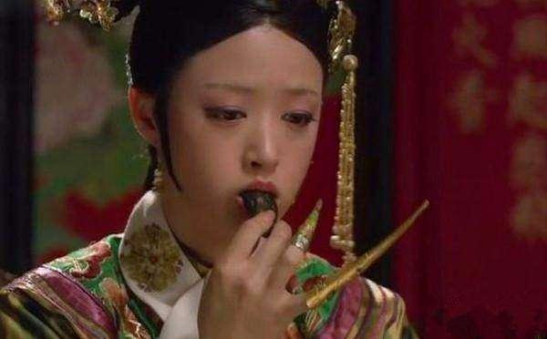 娱乐圈女星拍吃戏借位，赵丽颖、蒋欣，唯独她们是真吃到肚子里！