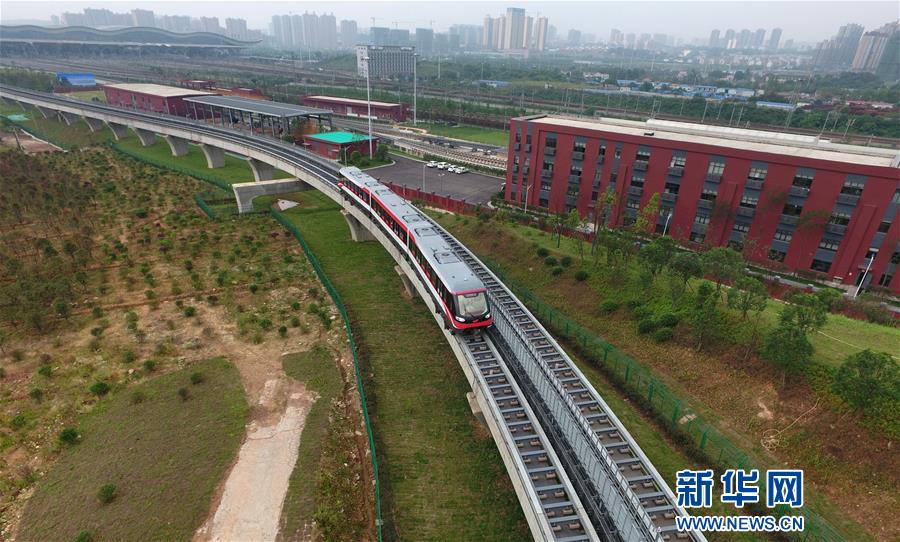 中国首条中低速磁浮铁路载客试运营