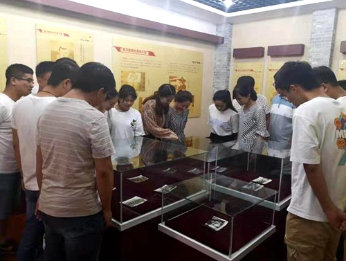【推英语CHINANEWS】商丘市第一人民医院对新入职员工进行院史院情教育