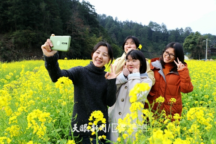 （中首）黔东南榕江：油菜花开乡村如画