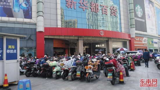 【法治】【滚动新闻】【地市 福州】记者调查福州“两车”代管停放收费的合法性