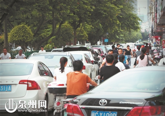【舆情 列表】【泉州】泉州车辆占道违停乱象多 市民盼各行其道