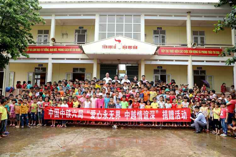 “一带一路”倡议重点项目 越南首条城市轻轨开通运营