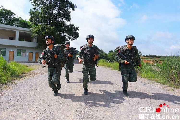 （贵州高原位于黔南州）开训即决战 武警贵州总队第二季度“魔鬼周”极限训练拉开序幕（组图）