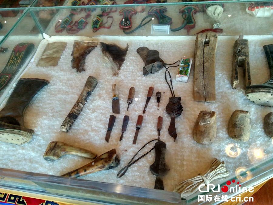 图片默认标题_fororder_公司门店橱窗内展示的手工制