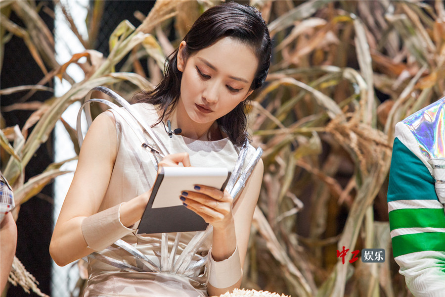 王鸥《明星大侦探》直觉再开挂 网友：神一般的存在
