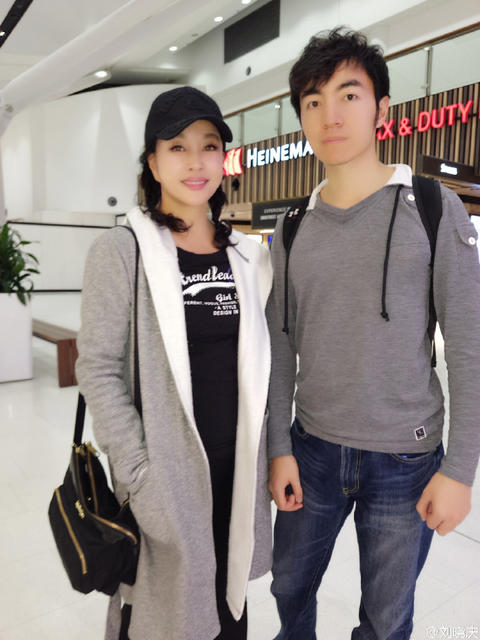 61岁刘晓庆扎起了双马尾 只看见青春看不到岁月_娱乐_腾讯网