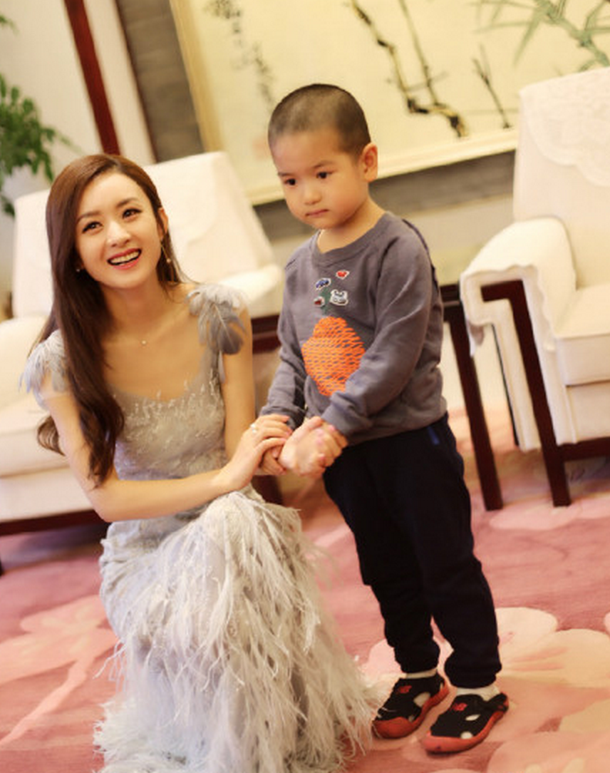 赵丽颖弟弟结婚 揭秘赵丽颖的家庭背景