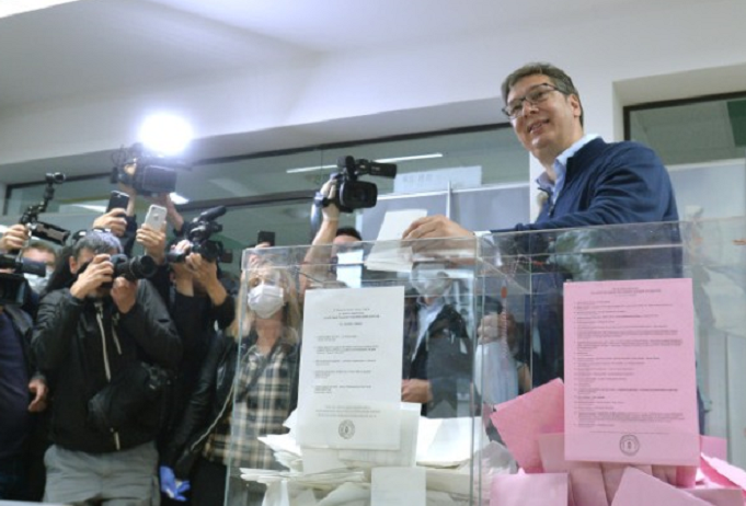 塞尔维亚举行议会选举 21个政党竞争250个议会席位
