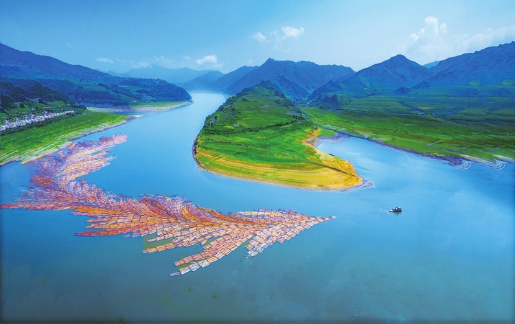 在白山行走 为山水停留
