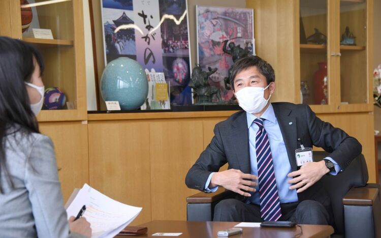 走近冬奥|相信更多中国人会喜欢上滑雪——专访日本长野市长、两届冬奥会冠军荻原健司
