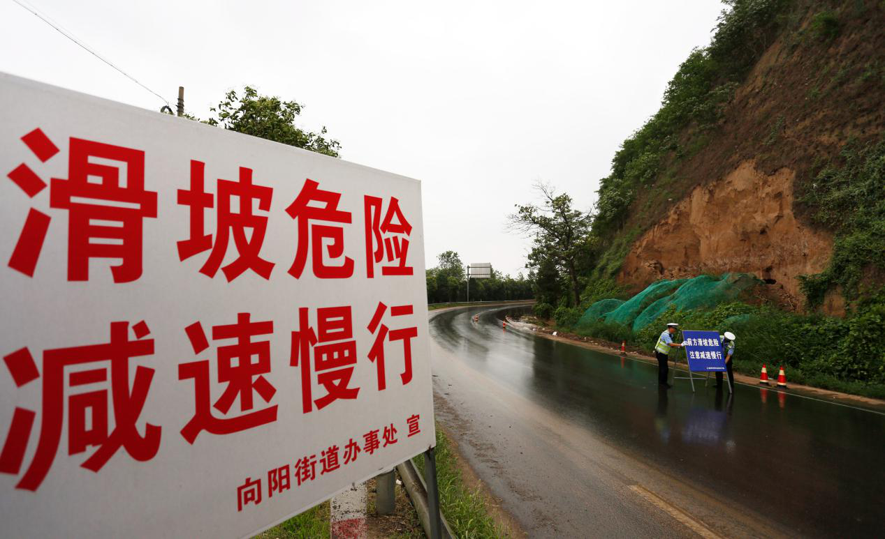 陕西启动暴雨四级应急响应  渭南市交警积极排查隐患路段