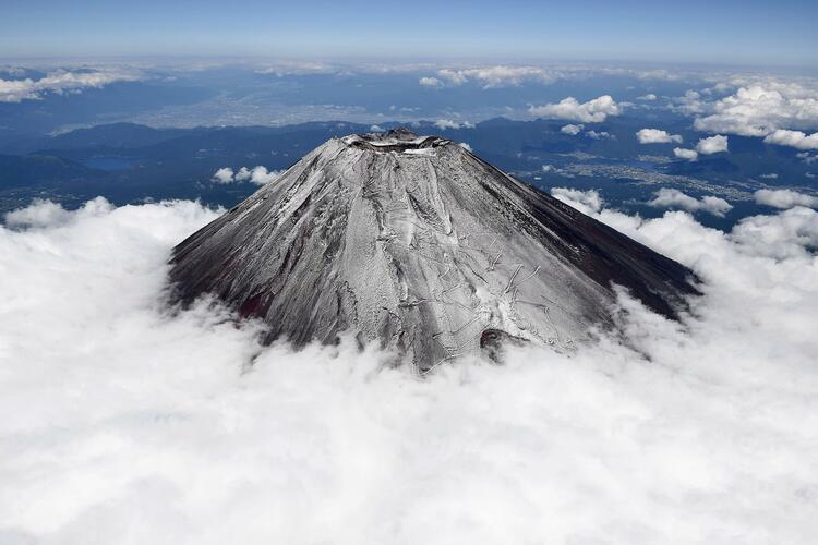 日本富士山喷火口增加近6倍 专家称随时都有喷发可能