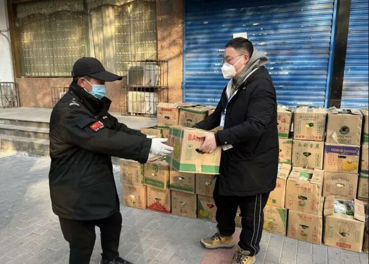 致敬建设者 西安市碑林区总工会开展关爱农民工群体慰问活动_fororder_微信图片_20220119153438