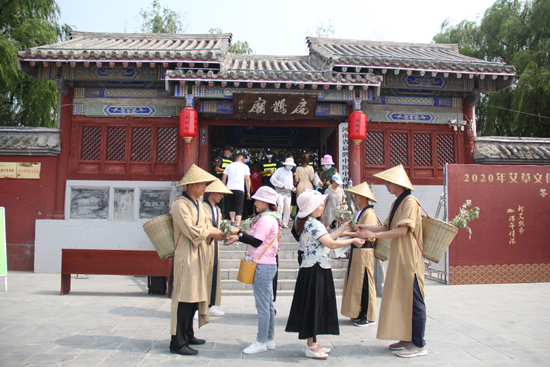【B】安阳市汤阴县伏道镇扁鹊庙景区举办艾草文化旅游节