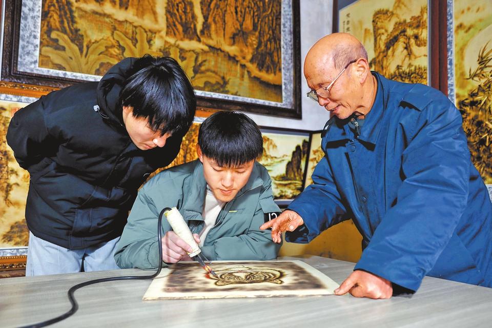 平顶山宝丰：“烙”虎迎新春