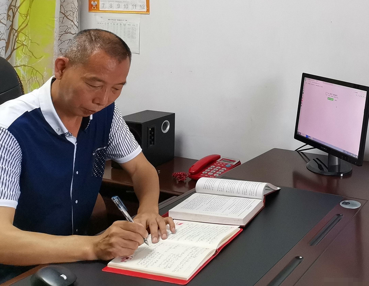 【有修改】【B】重庆忠县石宝镇咸隆小学校长卢廷艳：扎根山区小学执教18载