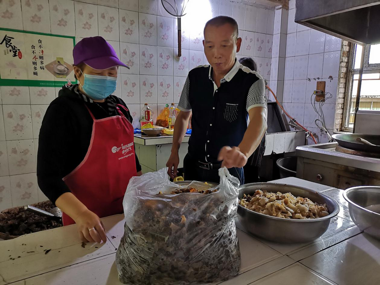 【有修改】【B】重庆忠县石宝镇咸隆小学校长卢廷艳：扎根山区小学执教18载