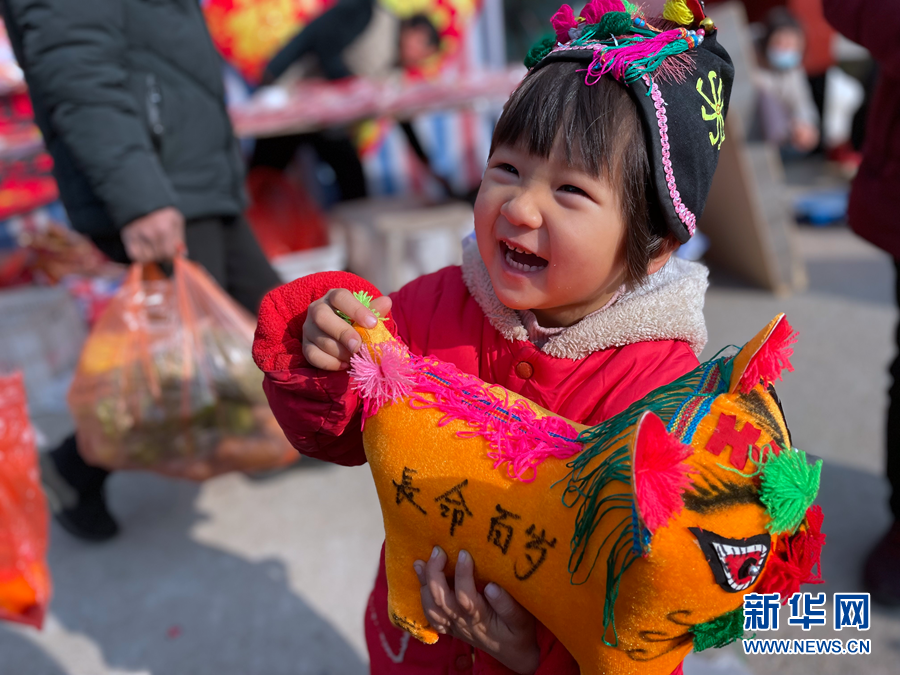 赵奶奶和她的布老虎