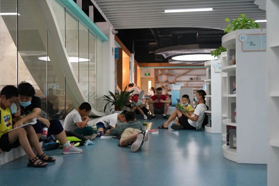 又办回读书证了！这家让他“余生永不忘”的图书馆究竟长啥样？