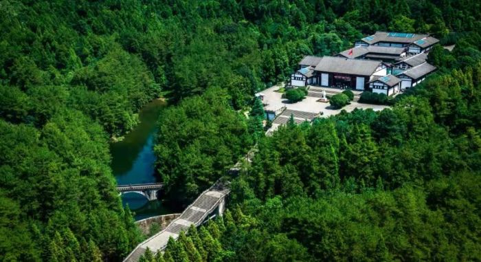 （转载）朱德故里景区：正月初一游客火爆 秩序井然