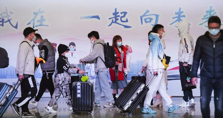 新华全媒+｜下一站，回家——2022年春运首日一线观察
