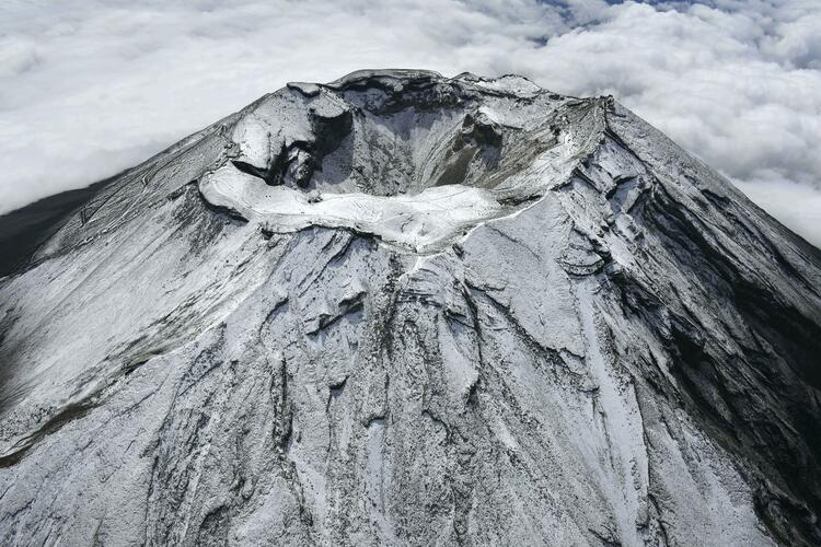 日本富士山喷火口增加近6倍 专家称随时都有喷发可能