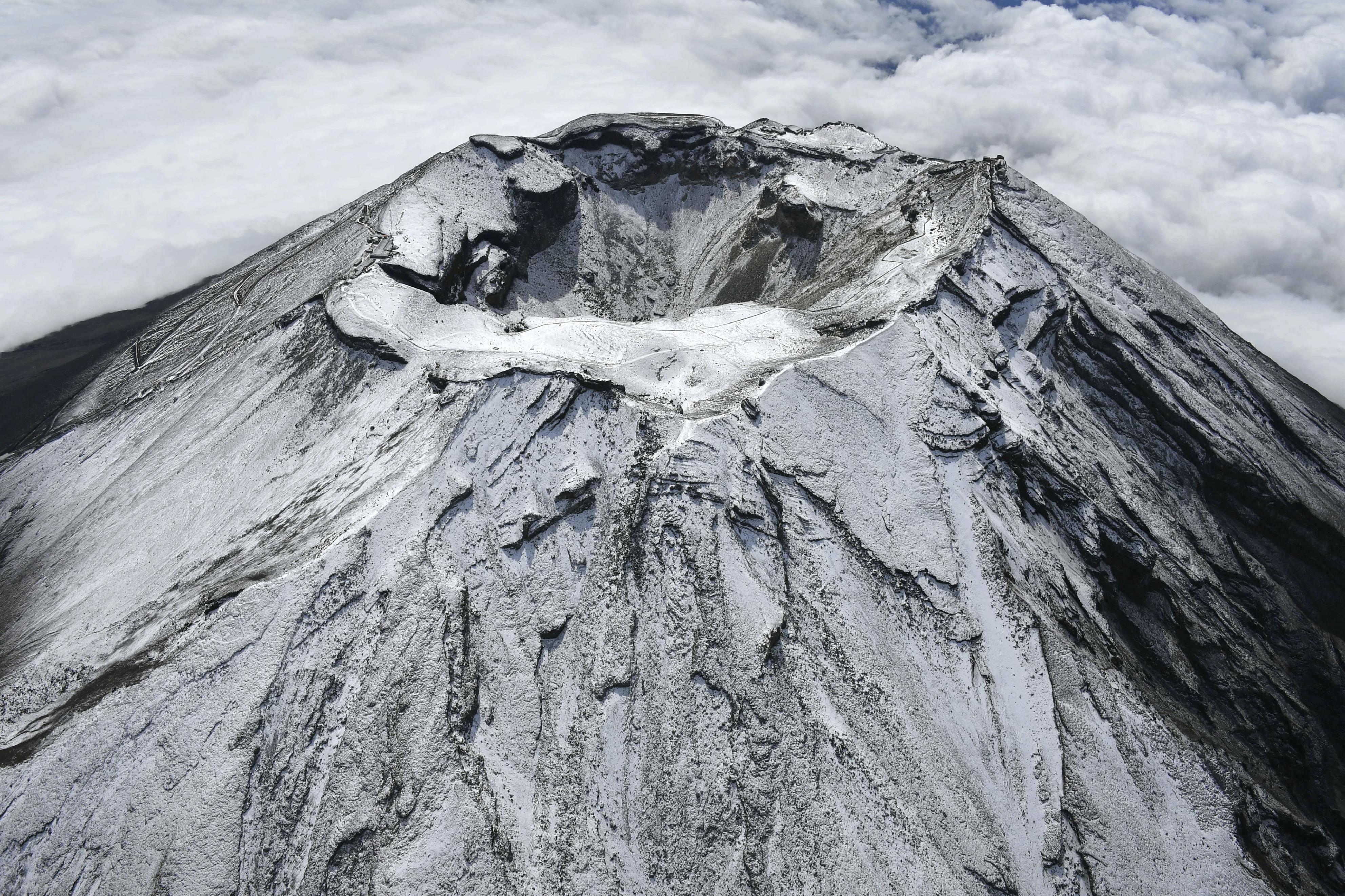 日本富士山喷火口增加近6倍 专家称随时都有喷发可能