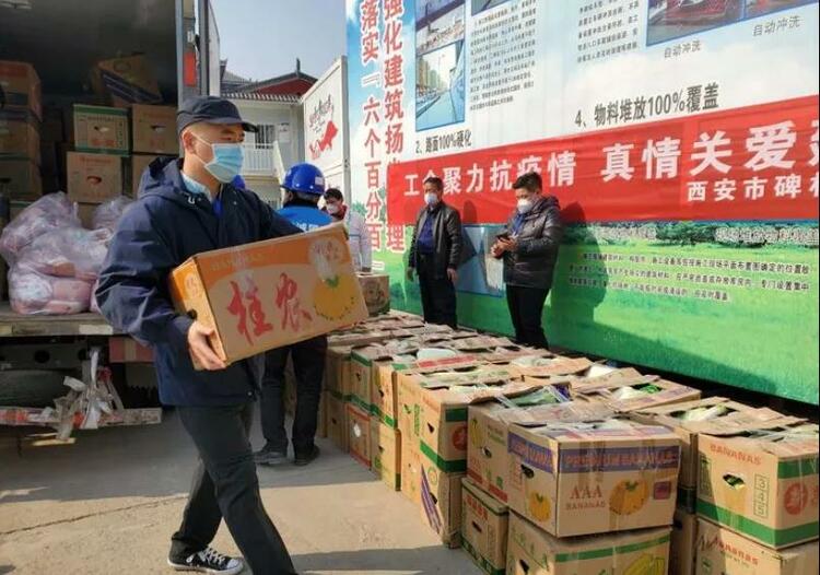致敬建设者 西安市碑林区总工会开展关爱农民工群体慰问活动_fororder_微信图片_20220119153427