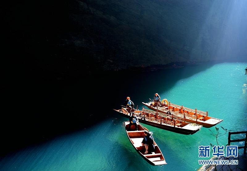湖北鹤峰：冬日屏山如梦如幻
