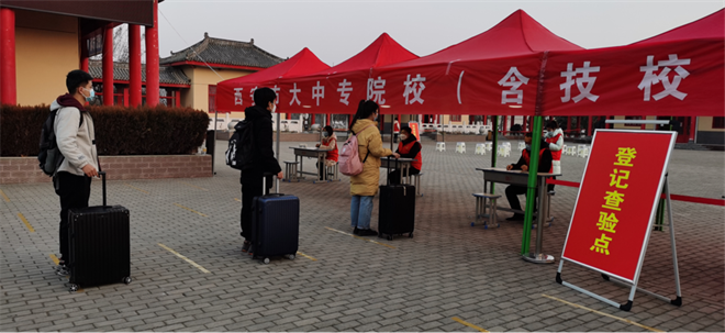 专车点对点转接 宝鸡陇县首批西安返陇大学生回家了_fororder_图片3