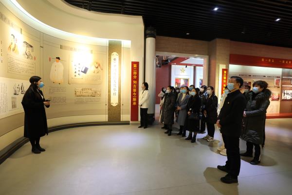 （转载）自贡贡井区举办“荣辱与‘贡’·筑清廉家风”县级领导干部家属助廉活动