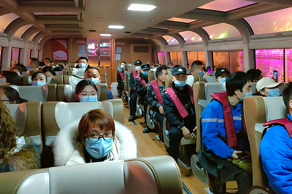 自贡市新就业形态劳动者代表“就地过新年·夜游新釜溪”_fororder_2夜游釜溪现场