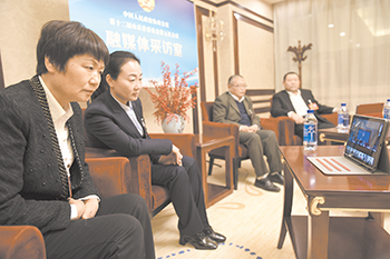 拳拳为民心 枝叶总关情 旁听群众代表带来百姓心声