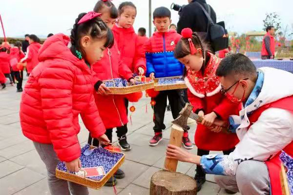 新春走基层｜雅安：孩子们的年货节 年味满满_fororder_孩子们的年货节-供图-雅安市委宣传部（4）