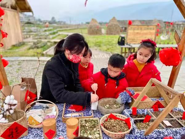 新春走基层｜雅安：孩子们的年货节 年味满满_fororder_孩子们的年货节-供图-雅安市委宣传部（3）