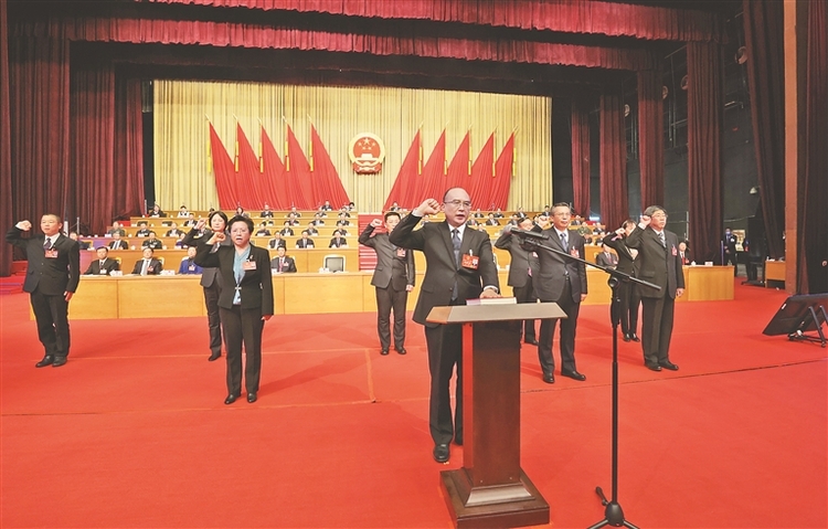 黑龙江省第十三届人民代表大会第六次会议胜利闭幕