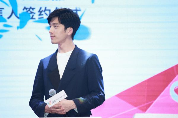 井柏然鼓励创业人 越努力越幸运期待传递正能量