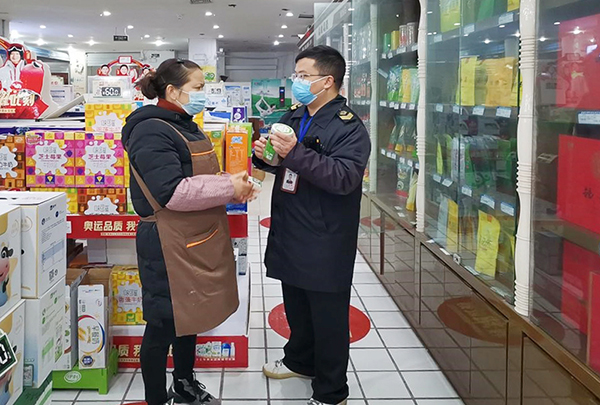自贡市自流井区市场监管局“四点联动”护春节“食食平安”_fororder_2规范商家经营