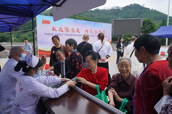 守正创新担使命 踔厉奋发书华章——2021年宜宾市筠连县宣传思想工作综述_fororder_筠连县开展“永远跟党走-为民当先锋”活动-供图-筠连县委宣传部2