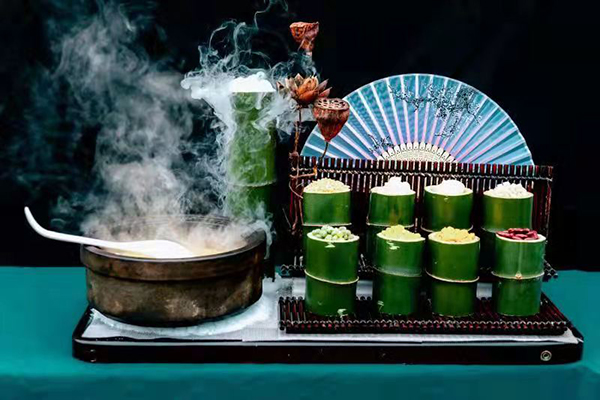 宜宾长宁：竹美食一条街“亮”起来了_fororder_竹筒美食