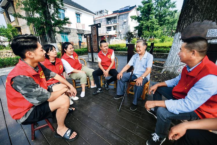 在新的起点上持续推动全党不忘初心、牢记使命