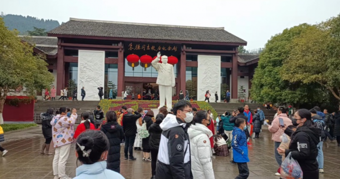 （转载）朱德故里景区：正月初一游客火爆 秩序井然