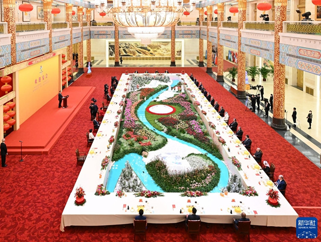 习近平和彭丽媛设宴欢迎出席北京2022年冬奥会开幕式的国际贵宾_fororder_3