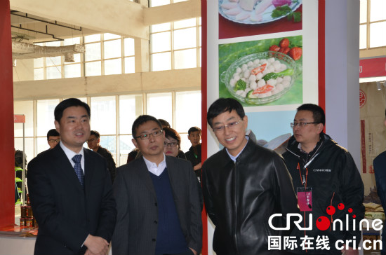 2017齐鲁电商节在济南开幕 近300家企业参展_fororder_DSC_1965_meitu_1