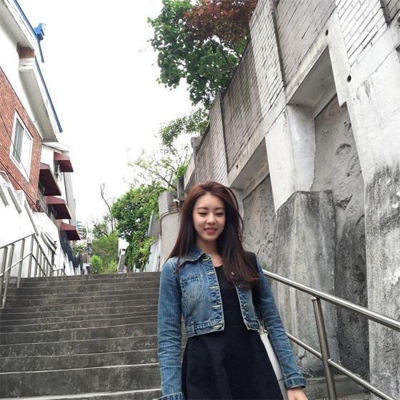 90后韩国女大学生青春可爱 被赞最美电竞主持(图)